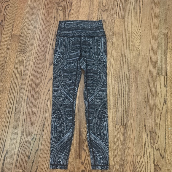 Lululemon full length patterned - Picture 1 of 3